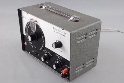 Unknown-TECH TE-22 Valve Audio Generator